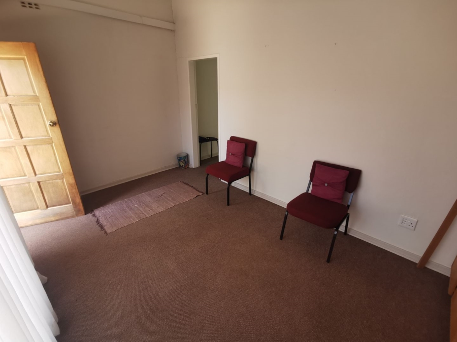 To Let  Bedroom Property for Rent in Flamwood North West